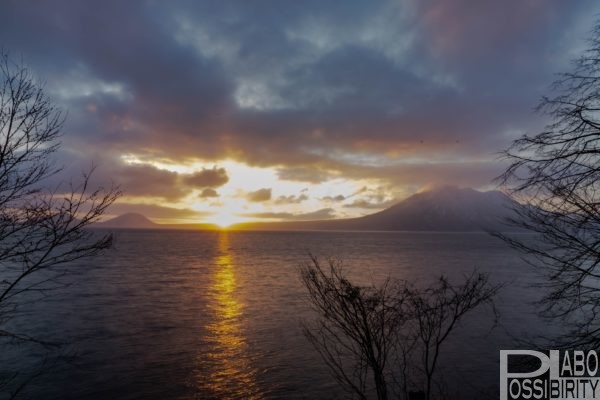 千歳支笏湖観光丸駒温泉から眺める日の出