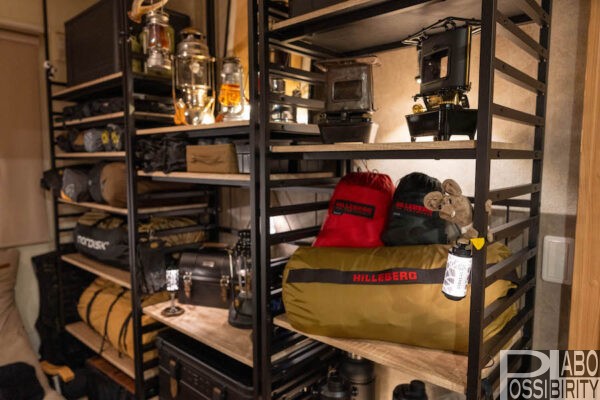 キャンプ棚,dinos, ディノス,ブルックリンテイスト頑丈突っ張りラック,収納棚,おしゃれ,写真,口コミ,使用例